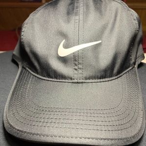 Nike Dri-Fit Featherlight Areobill Baseball Cap